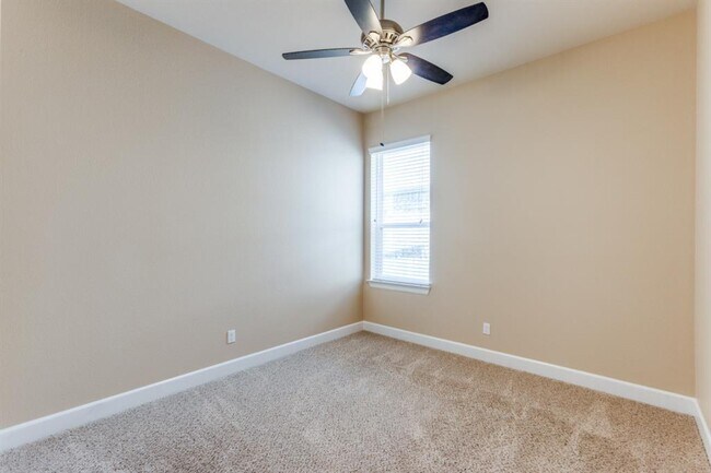 Building Photo - 413 Navigator Dr