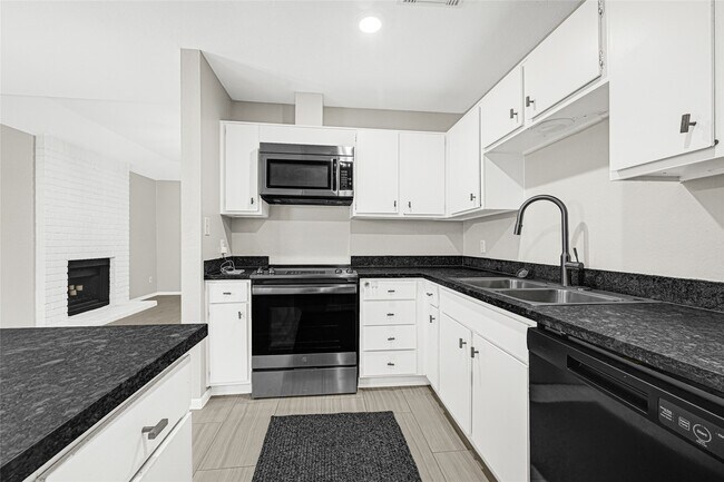 Building Photo - 14020 Schroeder Rd