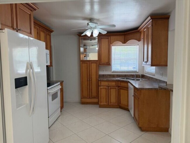 Building Photo - Easy Living with this 3 Bedroom Home on oversized fenced lot.