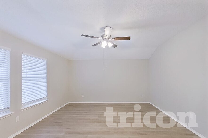 Building Photo - 608 Canyon Pl