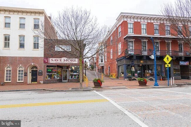 Primary Photo - 215 Bridge St