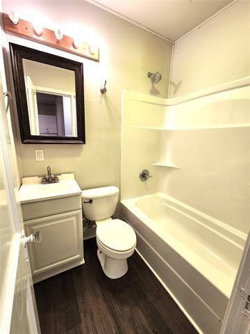 Building Photo - 2114 N Elm St