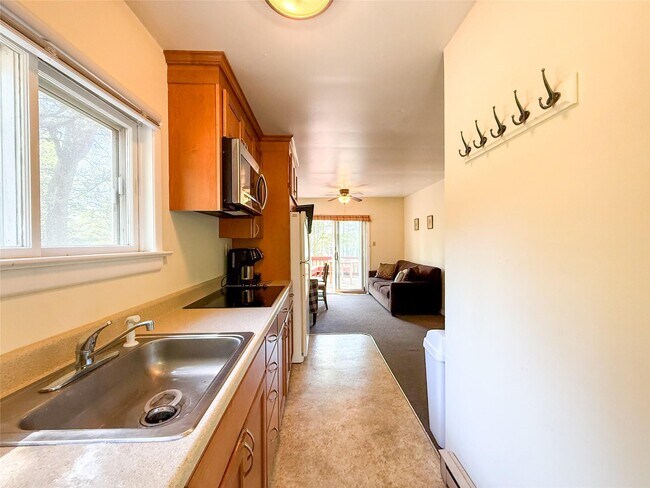 Building Photo - 8515 Soundview Ave
