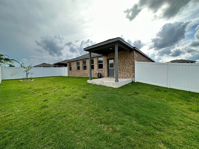 Building Photo - 10901 Mickelson Dr