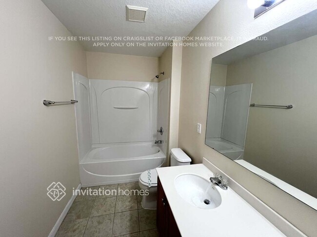 Building Photo - 391 SW Millard Dr