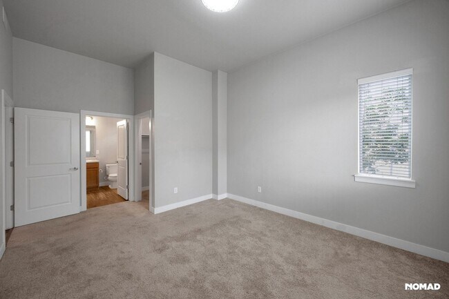 Building Photo - Charming 2BR-2BA Condo in Aurora Town Center