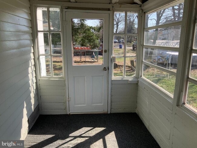 Building Photo - 433 Bentley Ave