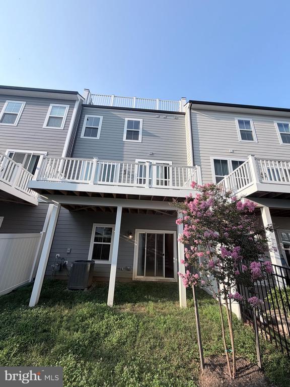 Building Photo - 17958 Woods Overlook Dr
