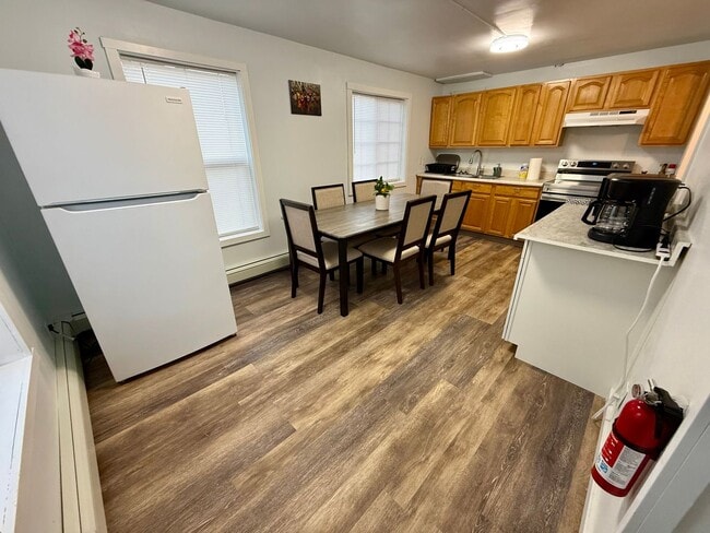 Building Photo - Eighth Ave - 760