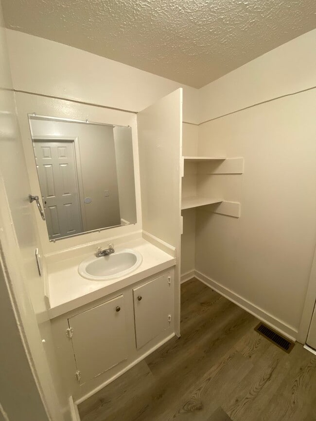 Building Photo - Remodeled 1/1 located in Shelby, NC