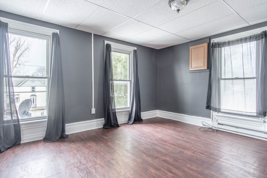 Building Photo - 820 Mill St