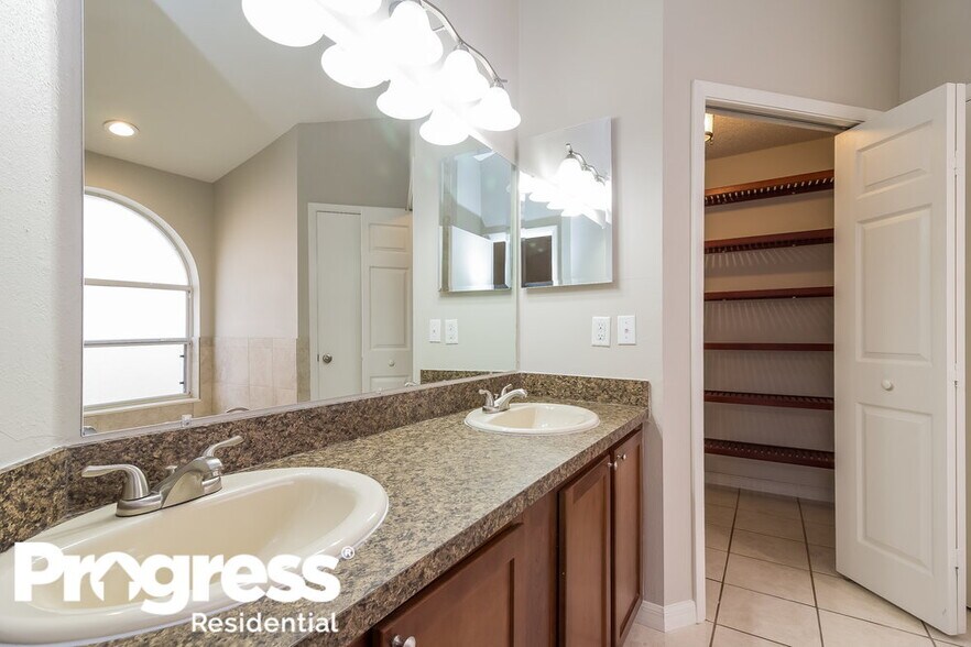 Building Photo - 593 Brightview Dr