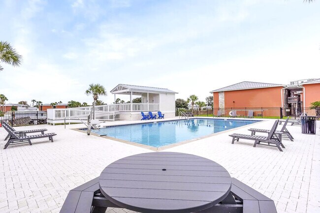 Building Photo - 4000 Gulf Terrace Dr