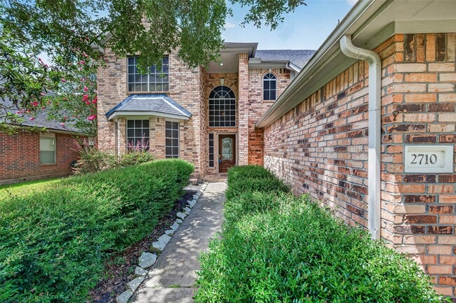 Building Photo - 2710 Five Oaks Dr