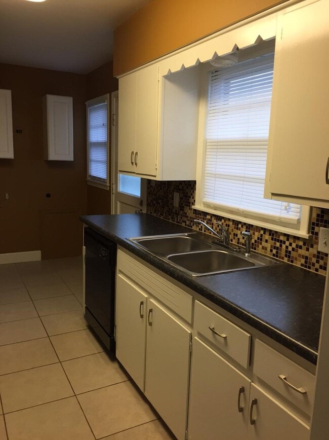 Building Photo - 8001 E Indianapolis St