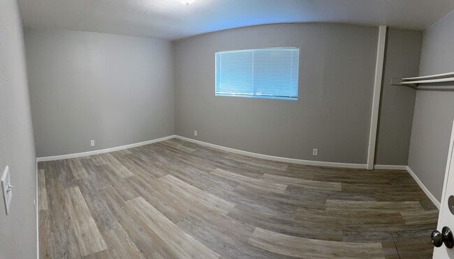 Building Photo - Newly Renovated 3/1 Home w/ Large Yard