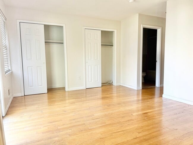 Building Photo - 207 New York Ave