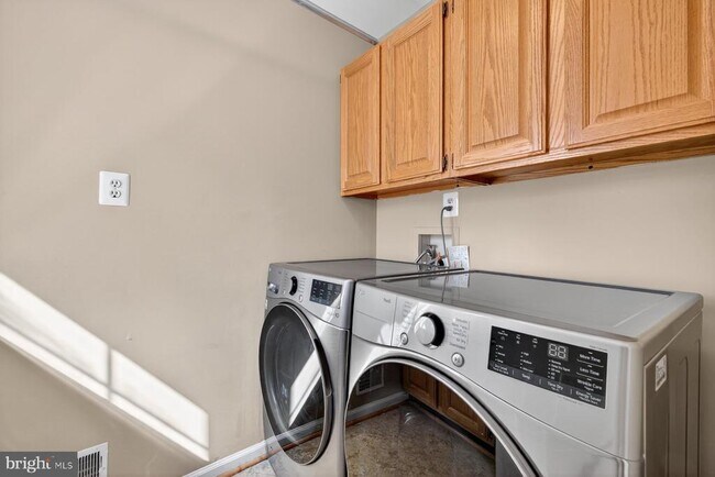 Building Photo - 8537 Hooes Rd