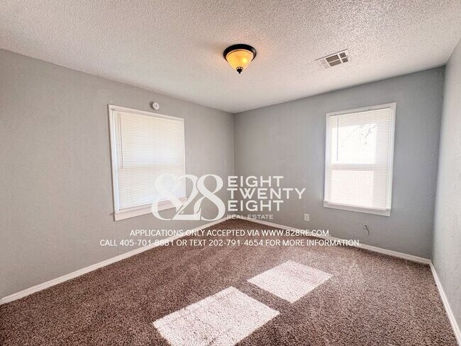 Building Photo - 1/2 OFF 1ST MONTH'S RENT! 3 Bed/1 Bath Single Family Home Available Now! Within 5 miles of TAFB!
