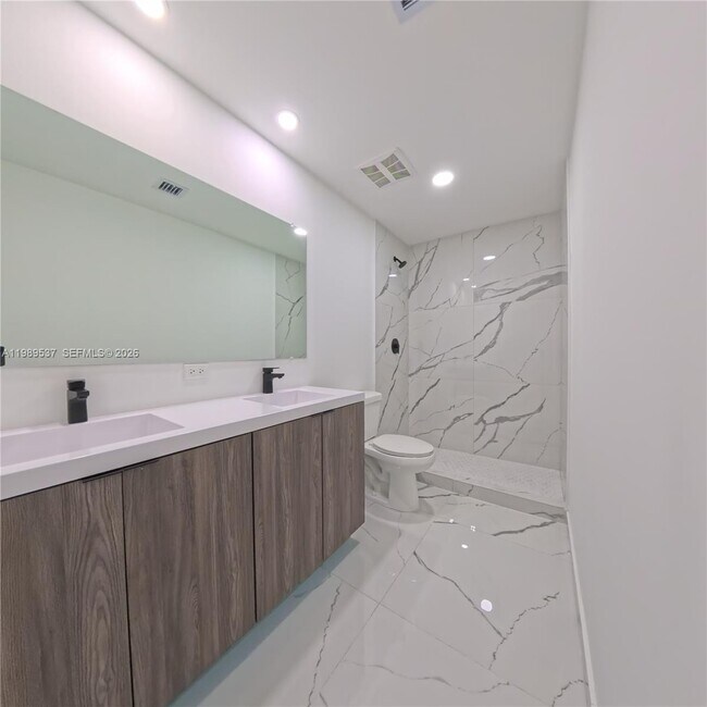 Building Photo - 1374 NW 1st St