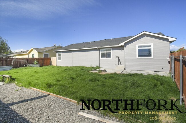 Building Photo - Comfortable, clean Meridian, Idaho Home available today!