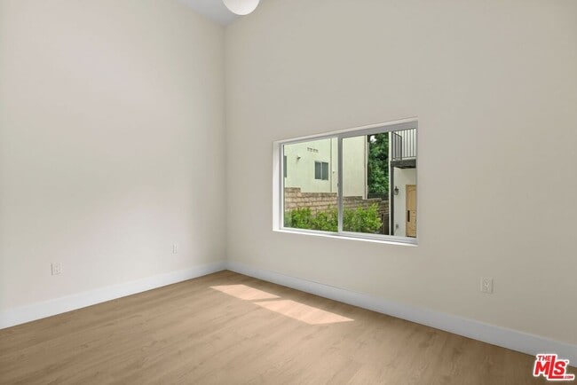 Building Photo - 8589 Rugby Dr