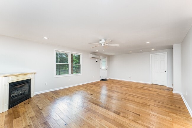 Building Photo - 306 Crosscut Dr