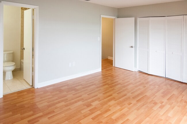 Building Photo - 3869 SW 99th Ave