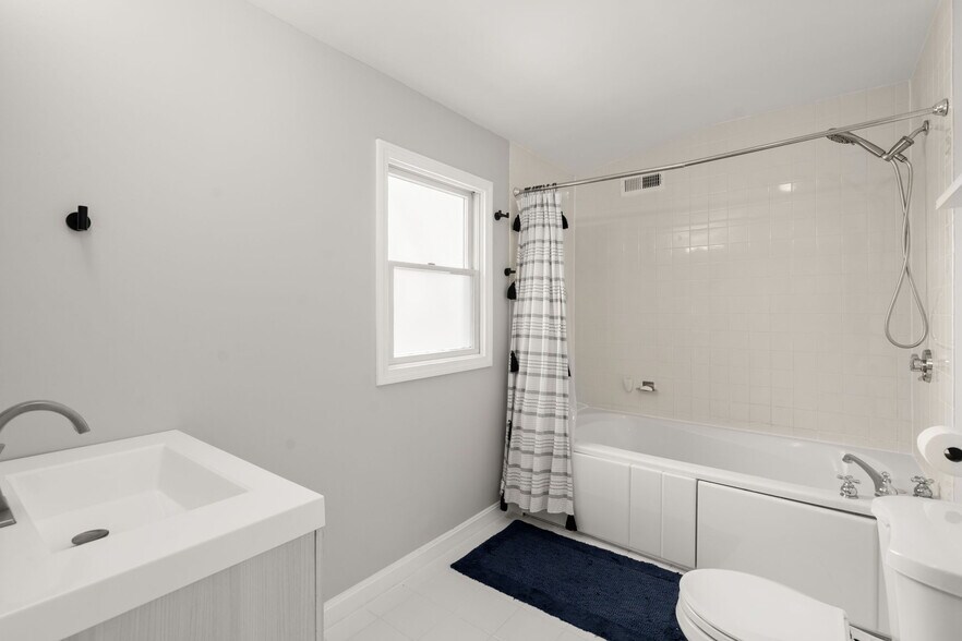 Master Bath - 21 Glenley Ter