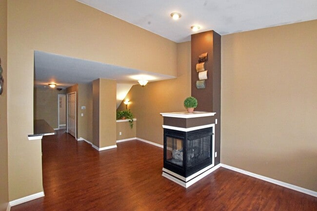 Building Photo - 3-Bedroom, 2-Bath, 2-Car Garage Condo, Ste...