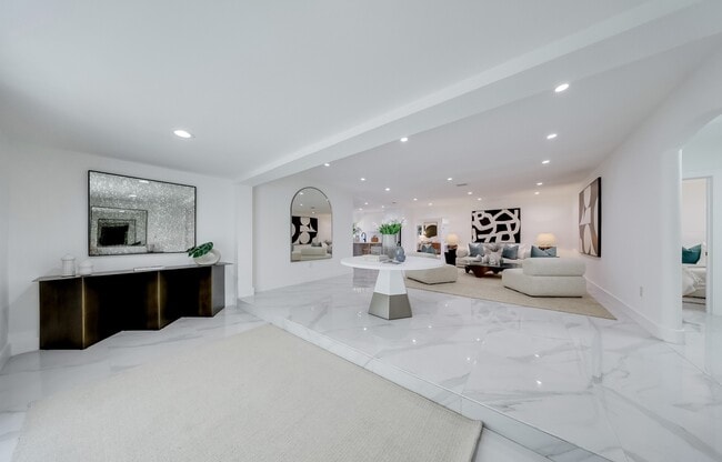 Building Photo - 871 NE 81st St