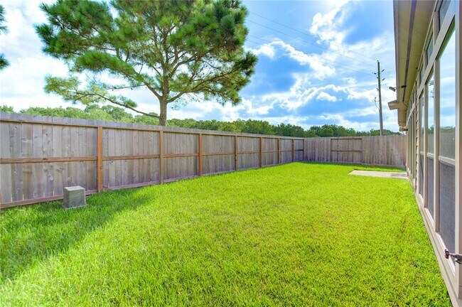 Building Photo - 5615 Stoneridge Ct