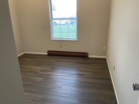 Building Photo - 317 Stratford Way