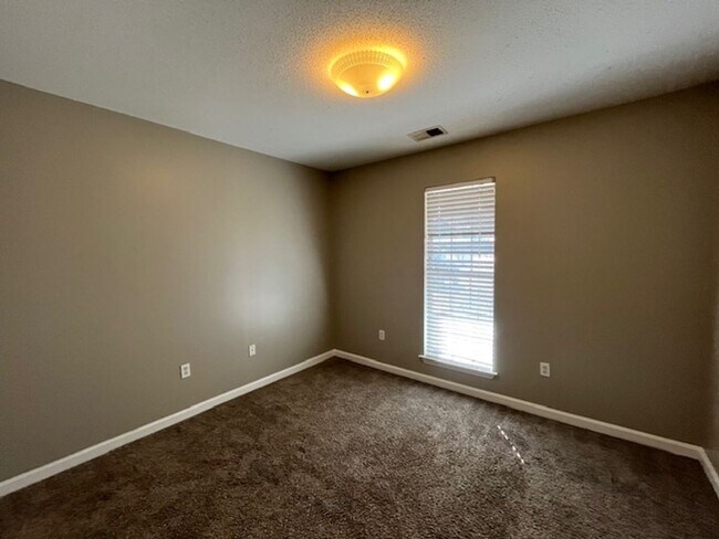 Building Photo - Renovated 3 Bedroom 2 Bath Home for Rent w...