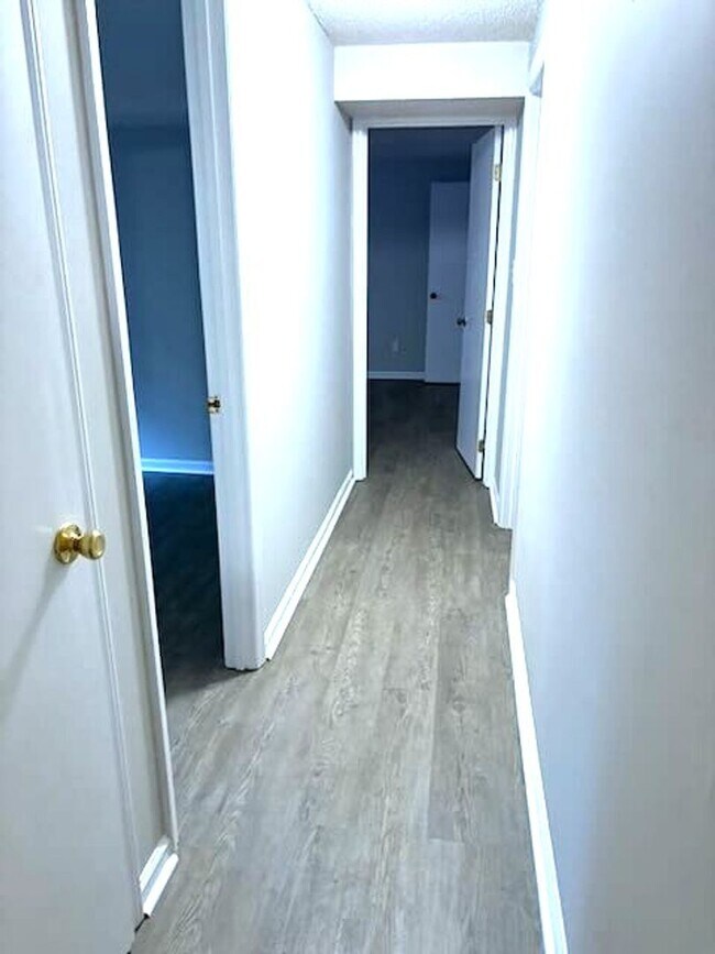 Building Photo - University Area Condo, 2 bd, 2bth
