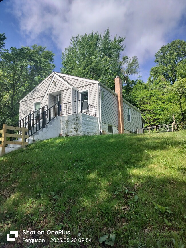 Building Photo - 811 Arline Dr