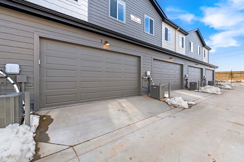 Building Photo - 2720 Barnstormer St