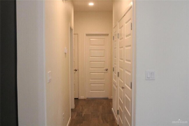 Building Photo - 16 Downing Ave