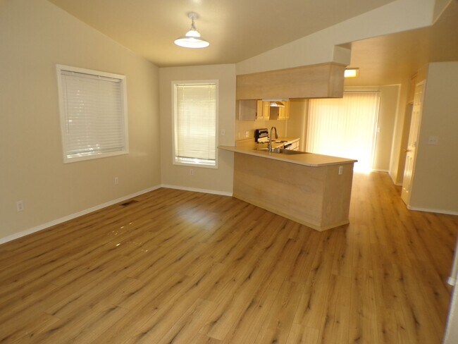 Building Photo - 2640 Montara Dr