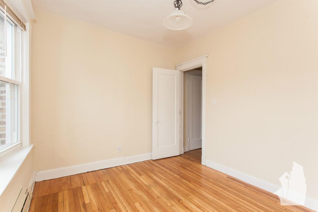 Building Photo - 4427 N Wolcott Ave