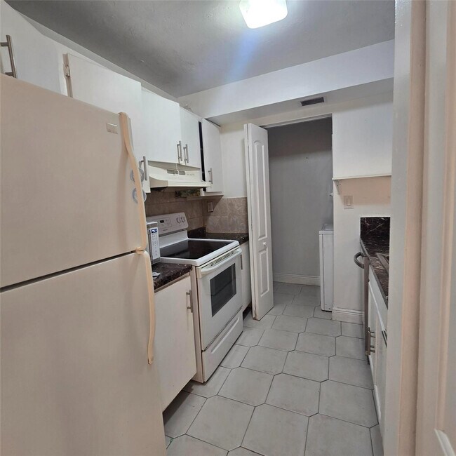 Building Photo - 15470 SW 82nd Ln