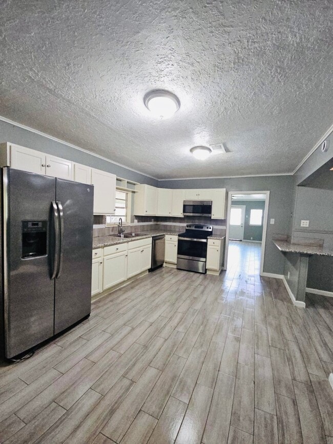 Building Photo - 250 Stephenson Dr