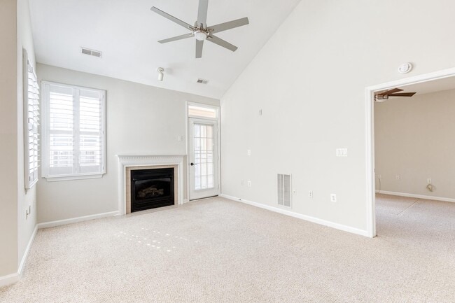 Building Photo - 400 Symphony Cir