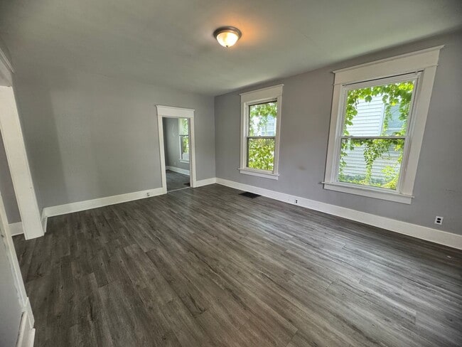 Building Photo - 4 bedroom 1 bath Home in Davenport