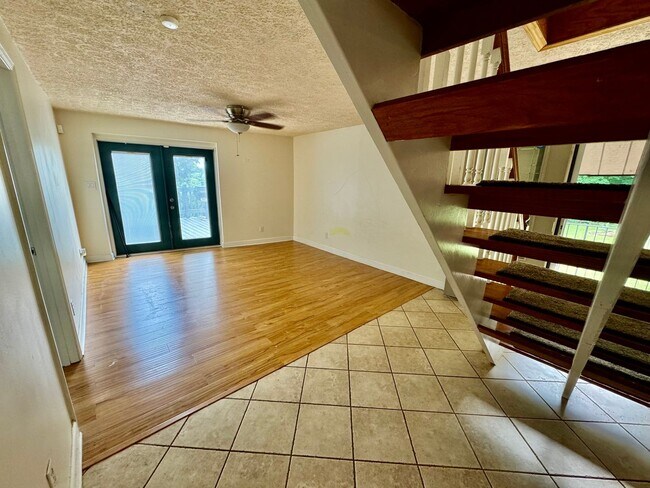 Building Photo - Available now! 3 BR/3BA Madson riverfront ...