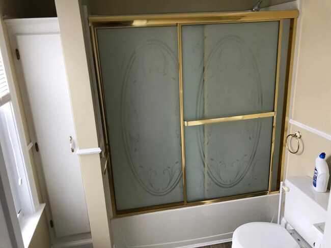 full bath off of primary bedroom - 395 Maple St