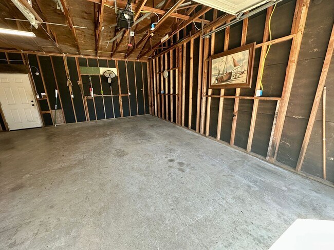Building Photo - Fresh & Spacious 4 Bed / 2 Bath Home on Oversized Lot – McKinleyville - $2650