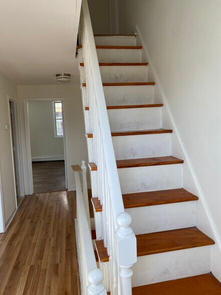 2nd floor- 2 bedrooms and bathroom - 36 Cork St