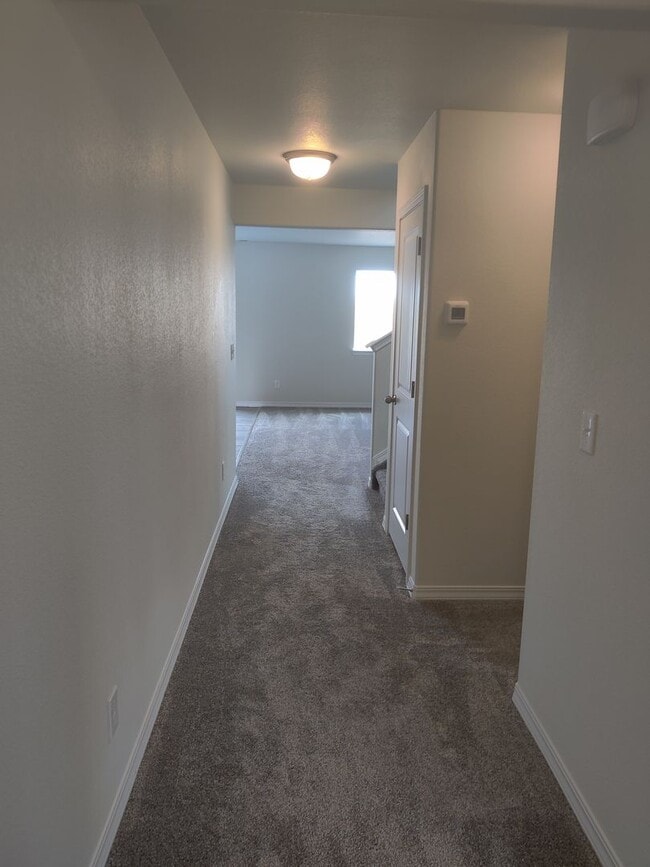 Building Photo - Gorgeous 3 Bedroom Home + office in Mountain Vista Ranch!