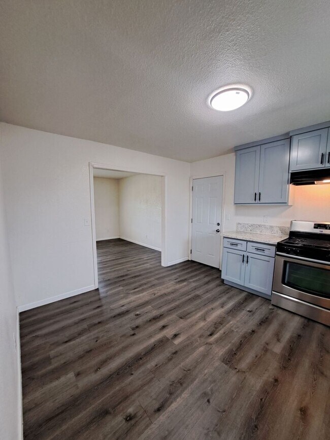 Building Photo - Single Level 2-Bedroom Home in Madera!